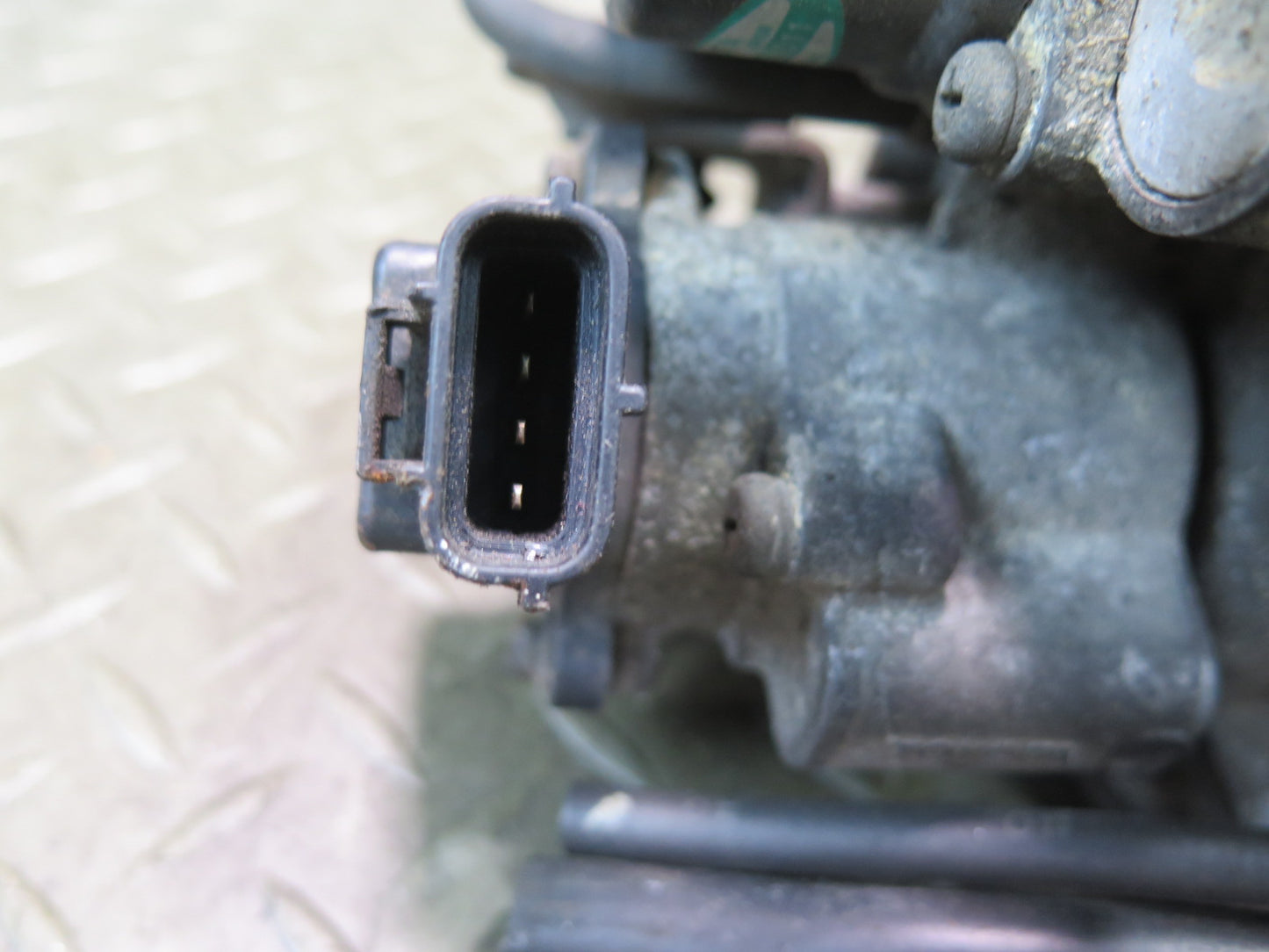 1996-1997 Lexus FZJ80L LX450 4.5L Engine Motor Throttle Body