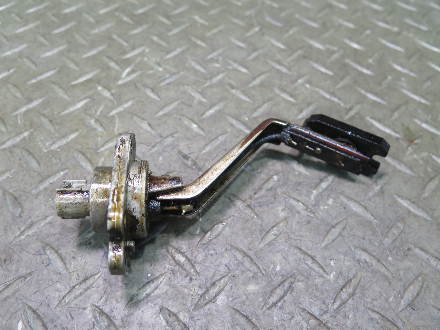 1996-1997 Lexus FZJ80L LX450 4.5L Engine Motor Oil Level Sensor