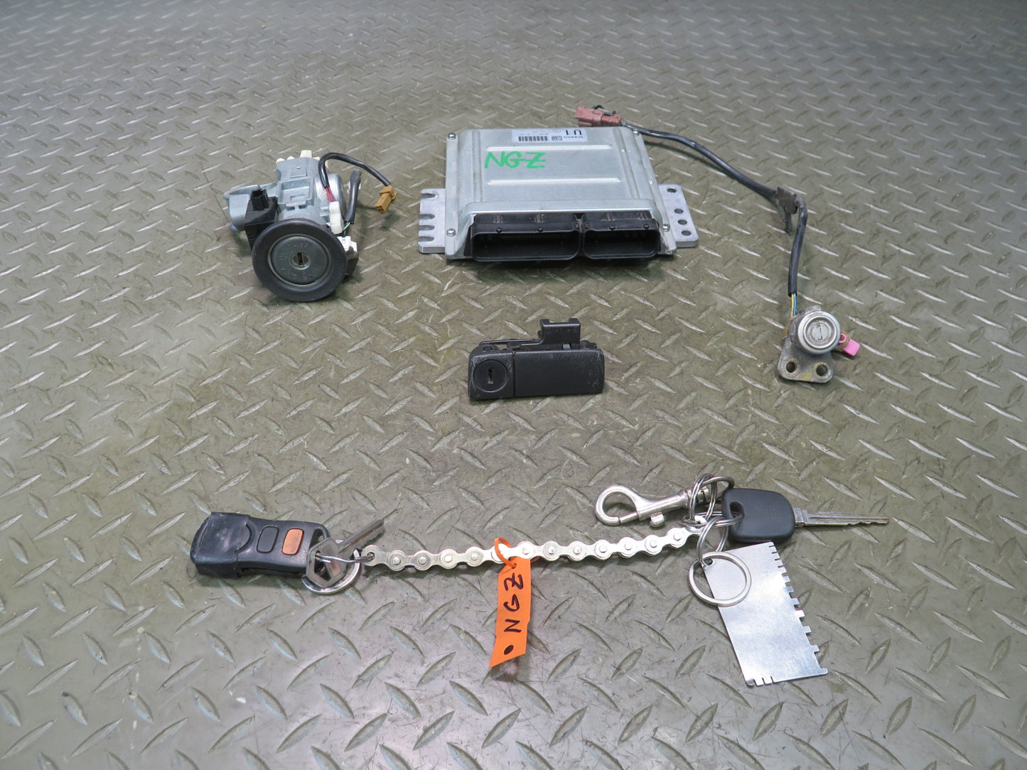 2006 Nissan Z33 350Z Convert M/T ECU ECM Module Ignition Glove Lock KEY Set OEM