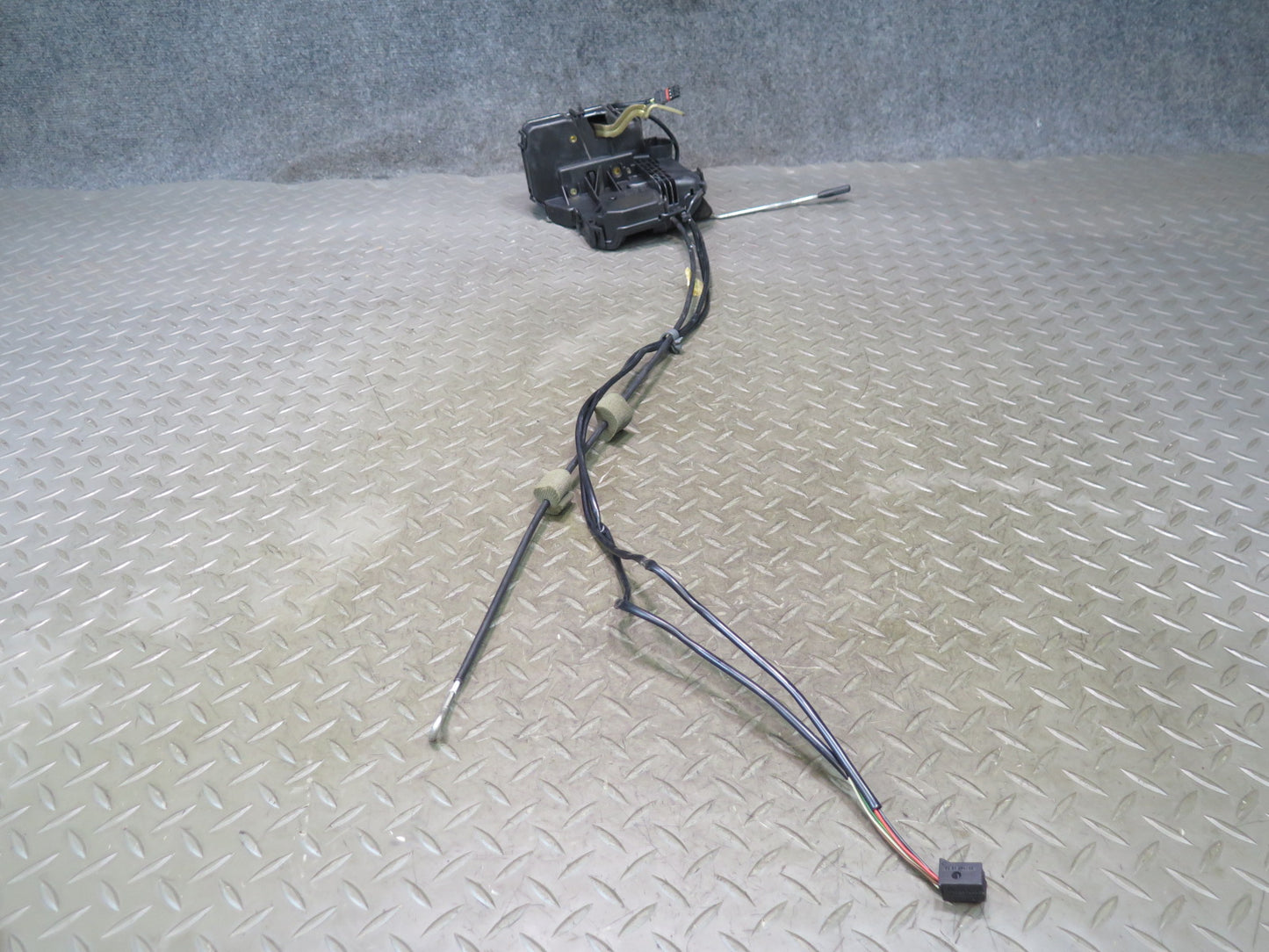 05-11 Mercedes R171 Slk-class Right Door Lock Latch Actuator OEM