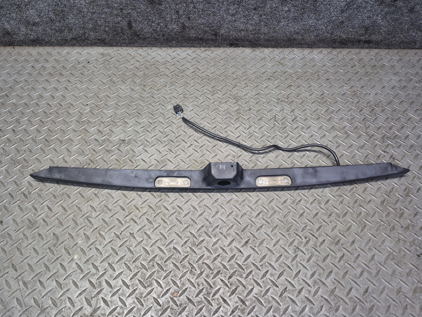86-91 Mercedes W126 560SEL Rear Trunk Lid License Plate Light w Trim Panel OEM