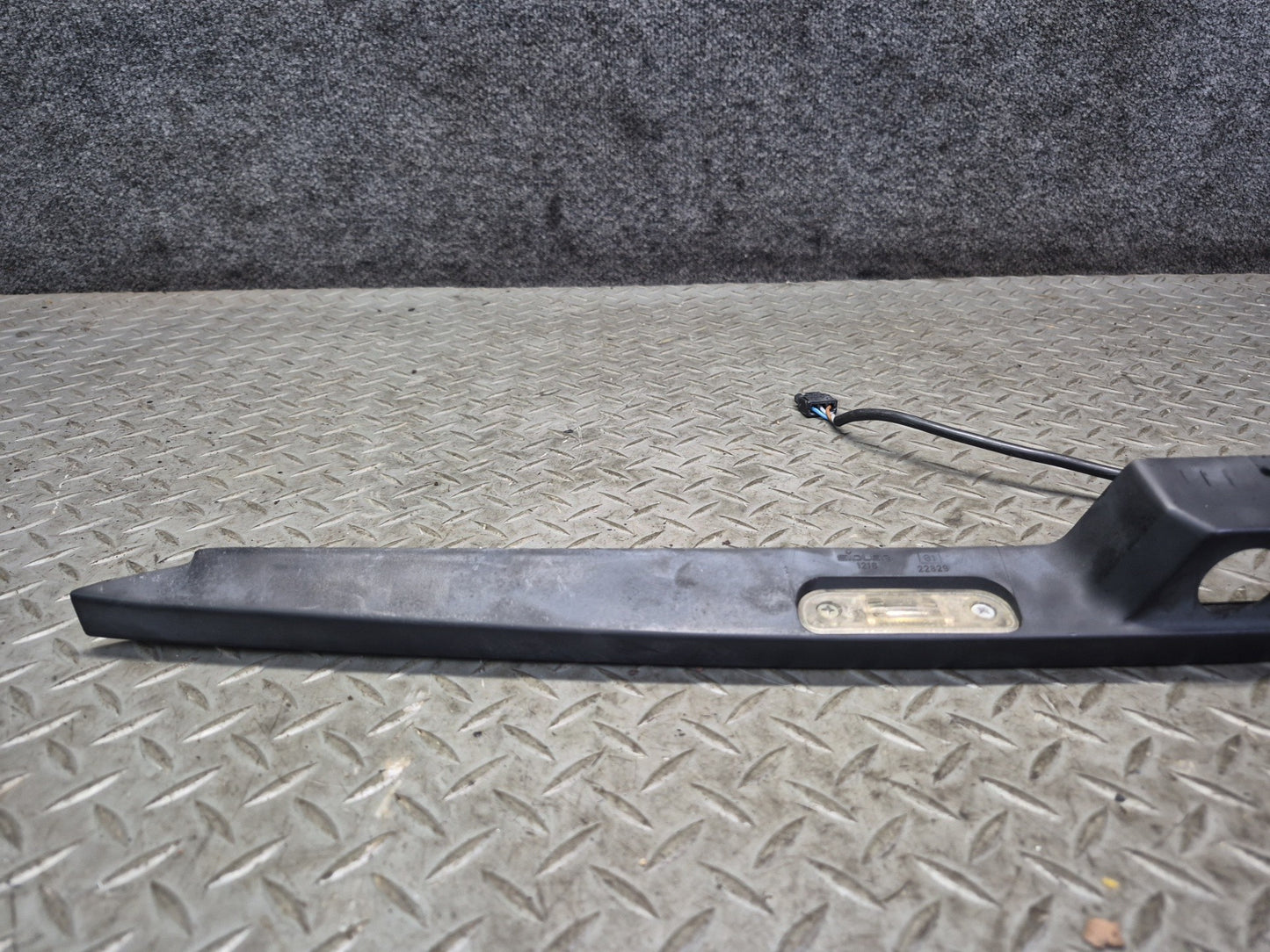 86-91 Mercedes W126 560SEL Rear Trunk Lid License Plate Light w Trim Panel OEM
