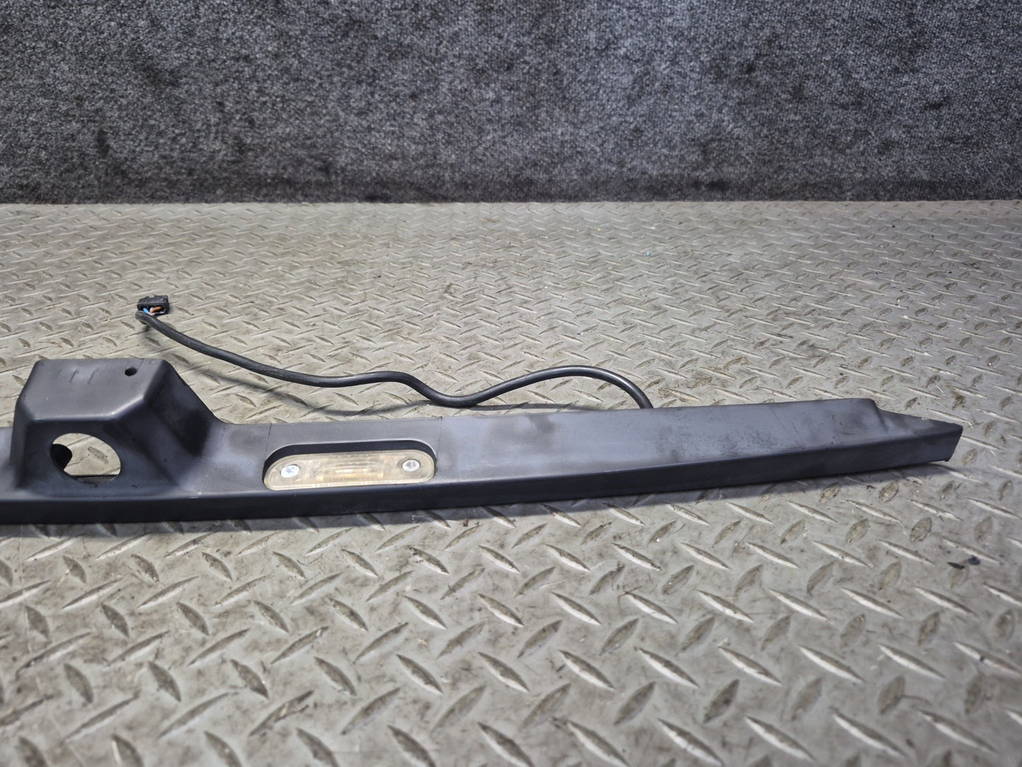 86-91 Mercedes W126 560SEL Rear Trunk Lid License Plate Light w Trim Panel OEM