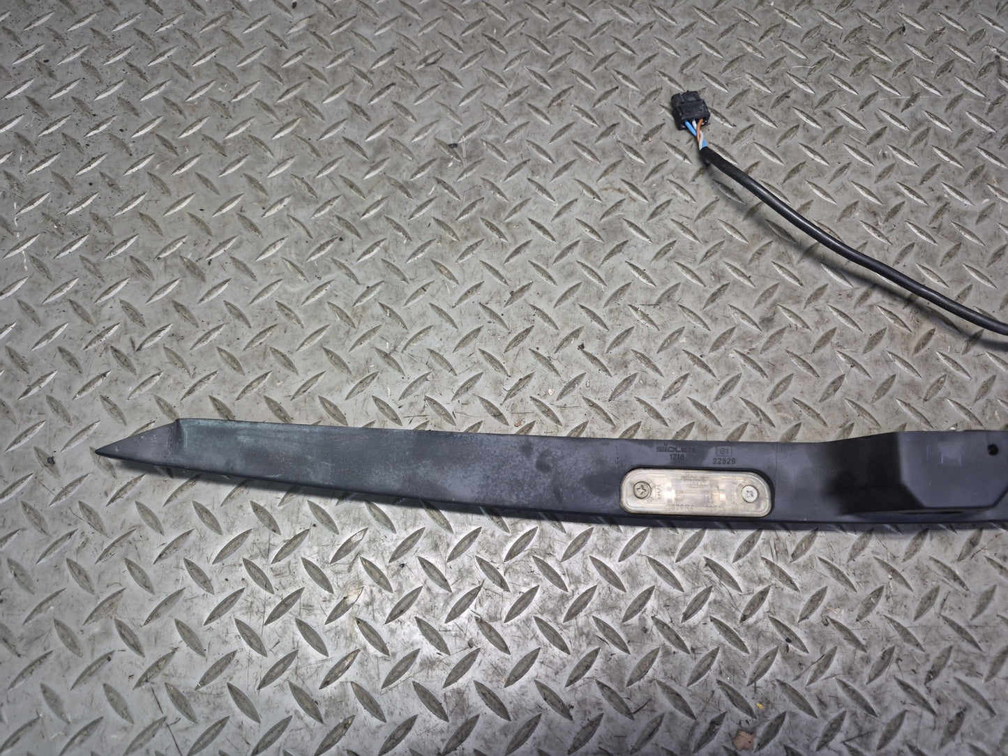 86-91 Mercedes W126 560SEL Rear Trunk Lid License Plate Light w Trim Panel OEM