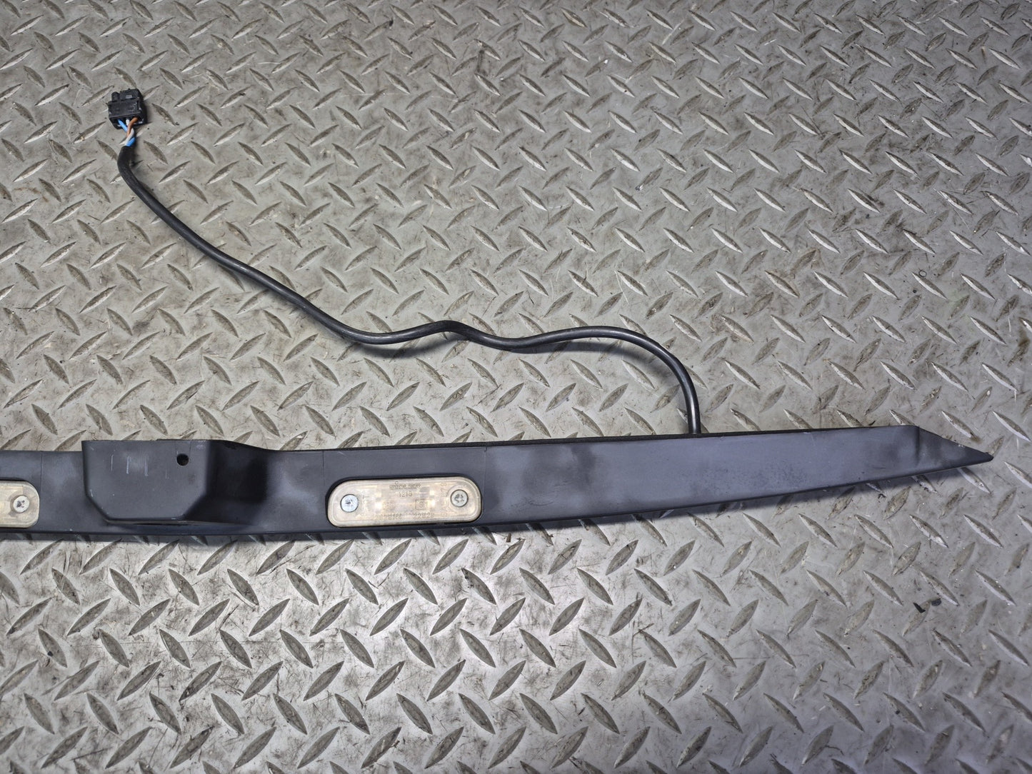 86-91 Mercedes W126 560SEL Rear Trunk Lid License Plate Light w Trim Panel OEM
