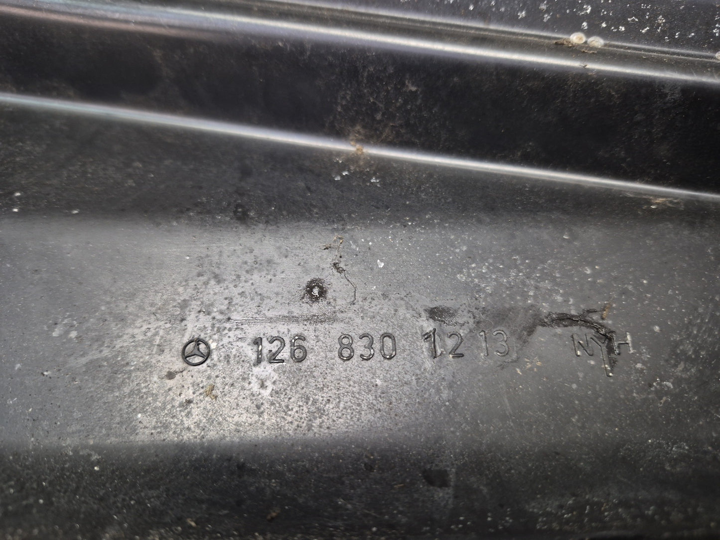 86-91 Mercedes W126 560SEL Front Windshield Wiper Vent Cowl Cover Panel Set OEM