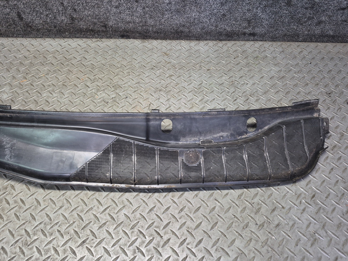 86-91 Mercedes W126 560SEL Front Windshield Wiper Vent Cowl Cover Panel Set OEM