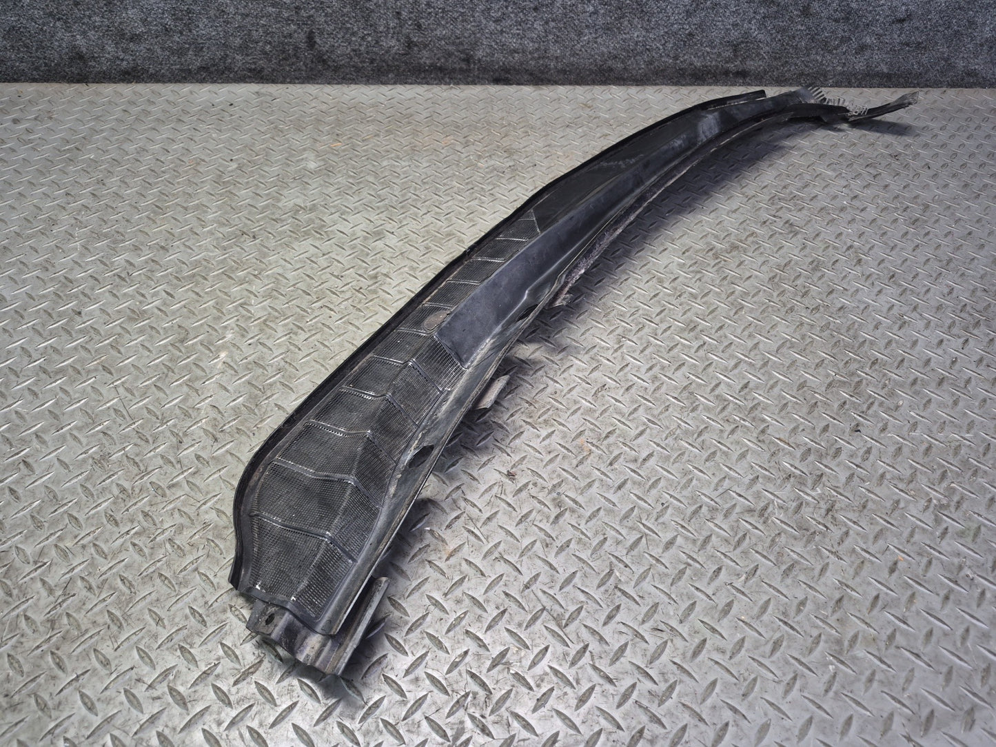 86-91 Mercedes W126 560SEL Front Windshield Wiper Vent Cowl Cover Panel Set OEM