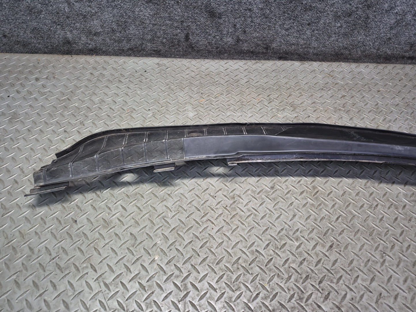 86-91 Mercedes W126 560SEL Front Windshield Wiper Vent Cowl Cover Panel Set OEM