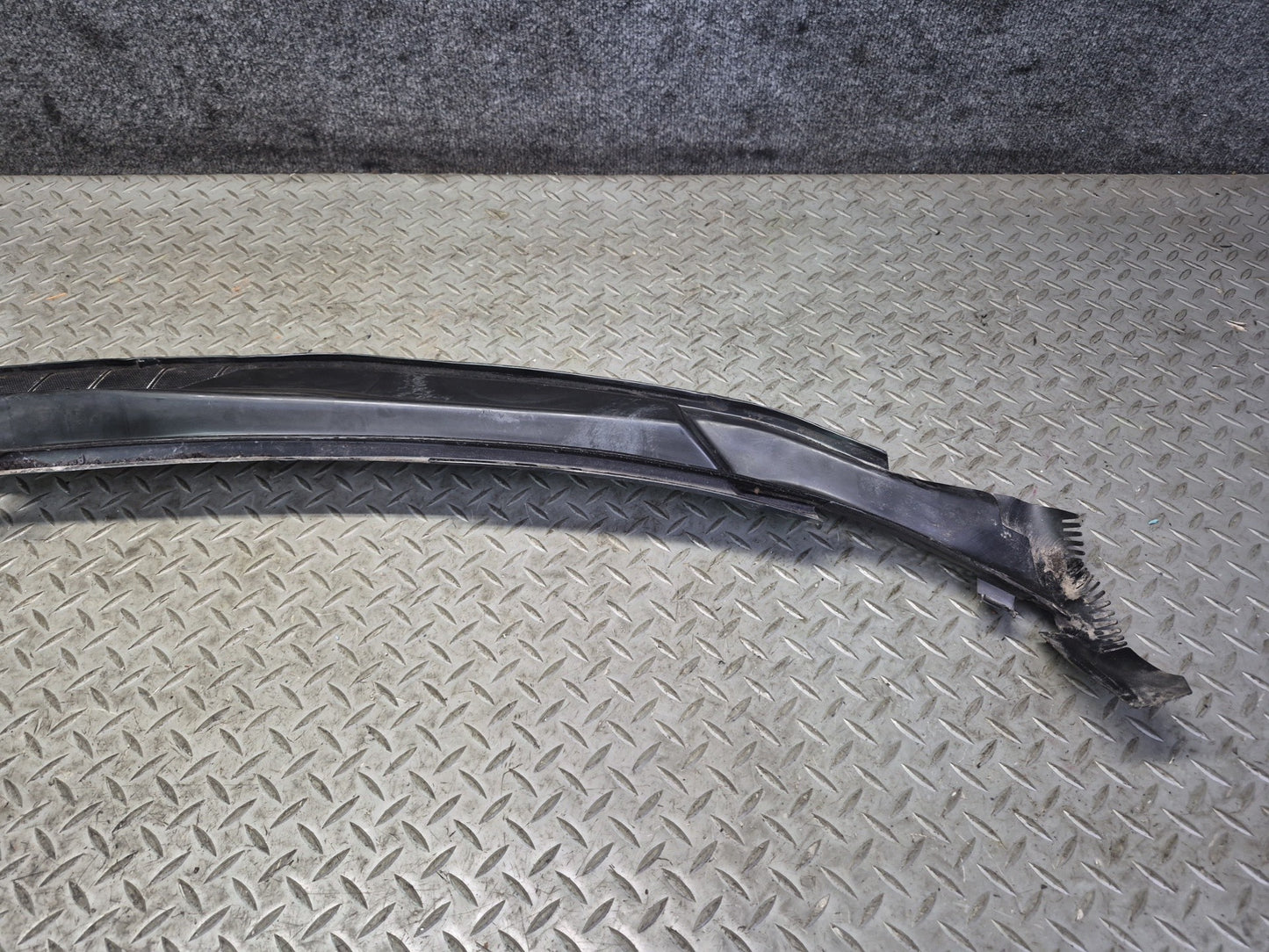 86-91 Mercedes W126 560SEL Front Windshield Wiper Vent Cowl Cover Panel Set OEM