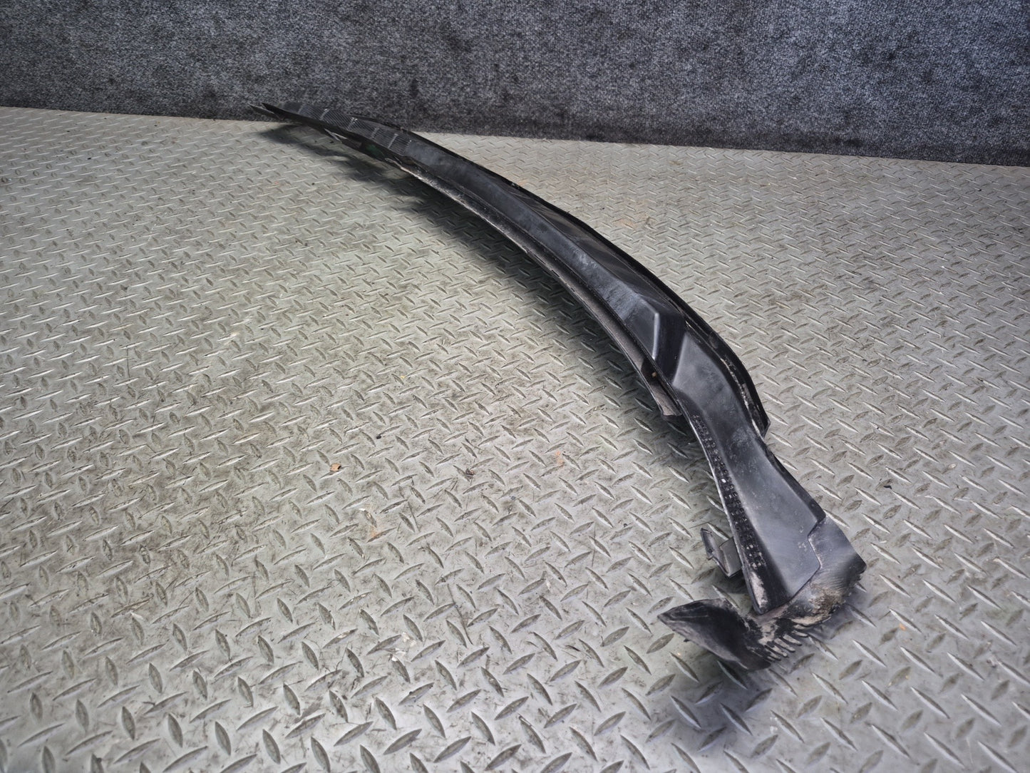 86-91 Mercedes W126 560SEL Front Windshield Wiper Vent Cowl Cover Panel Set OEM