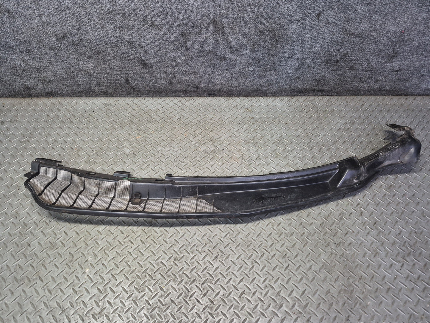 86-91 Mercedes W126 560SEL Front Windshield Wiper Vent Cowl Cover Panel Set OEM