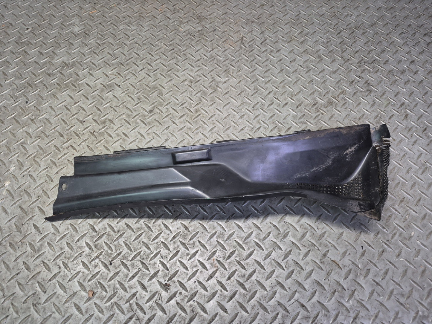 86-91 Mercedes W126 560SEL Front Windshield Wiper Vent Cowl Cover Panel Set OEM