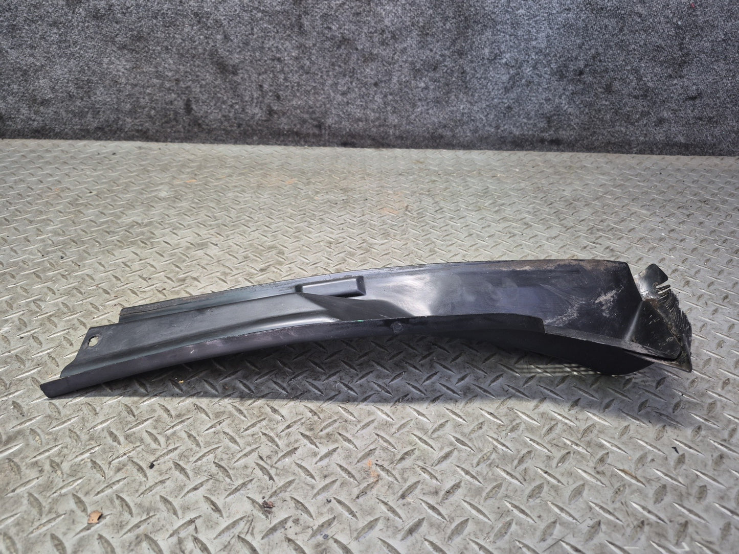 86-91 Mercedes W126 560SEL Front Windshield Wiper Vent Cowl Cover Panel Set OEM