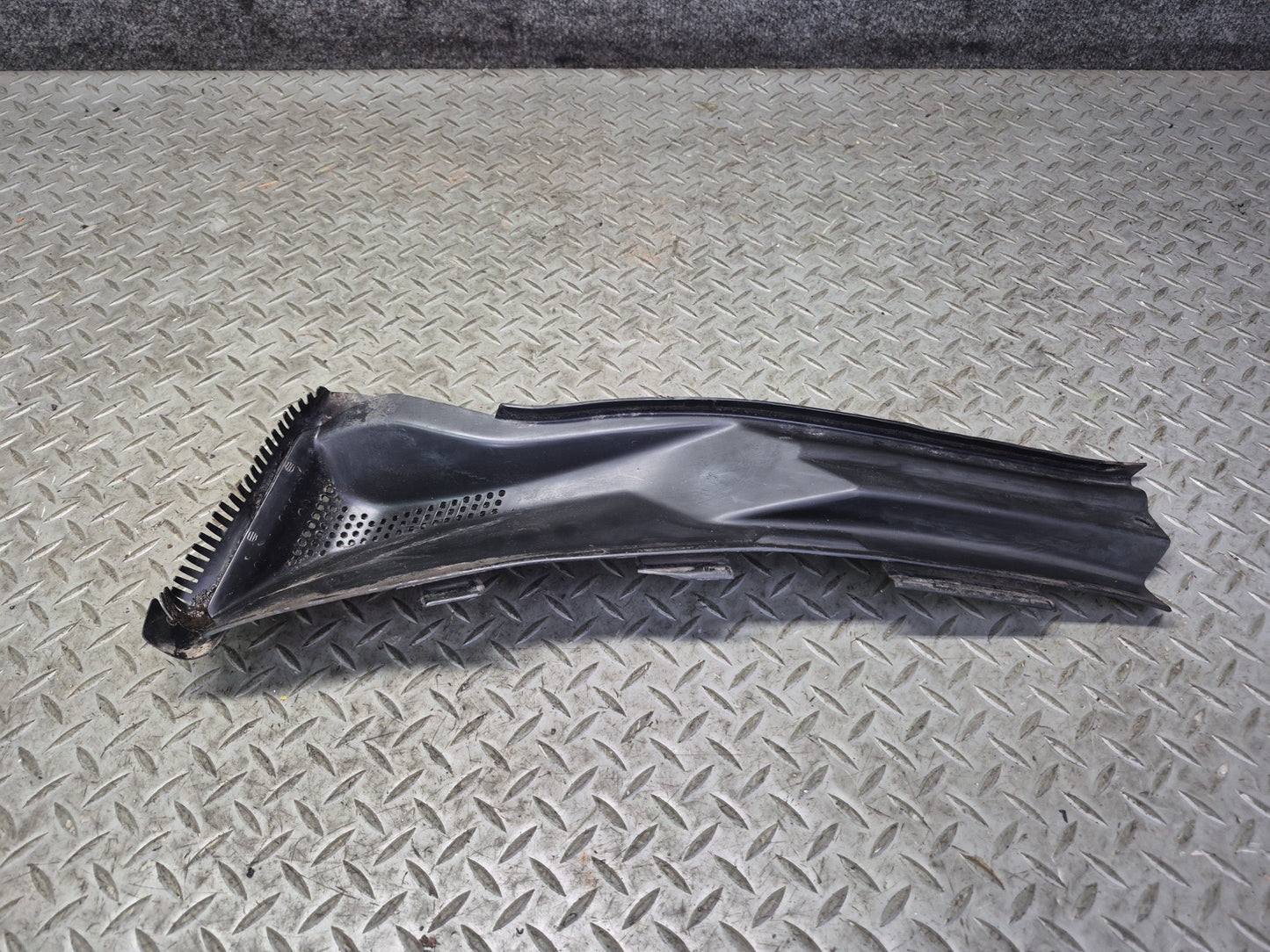 86-91 Mercedes W126 560SEL Front Windshield Wiper Vent Cowl Cover Panel Set OEM