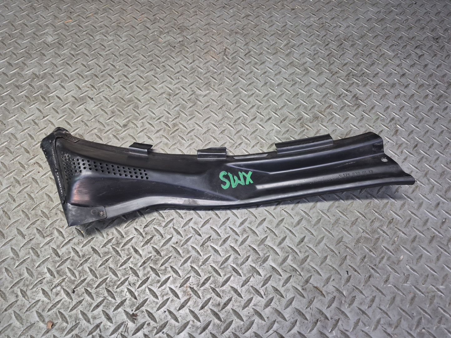86-91 Mercedes W126 560SEL Front Windshield Wiper Vent Cowl Cover Panel Set OEM