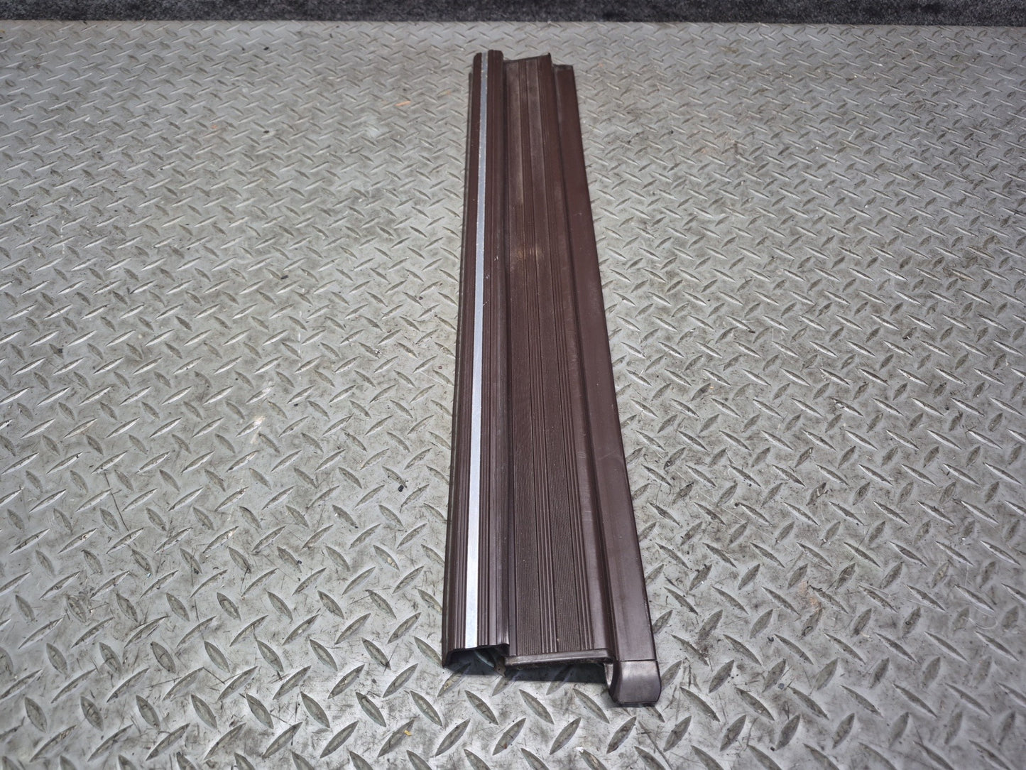 86-91 Mercedes W126 Set of 2 Rear Door Scuff Sill Plate Trim Panel Brown OEM