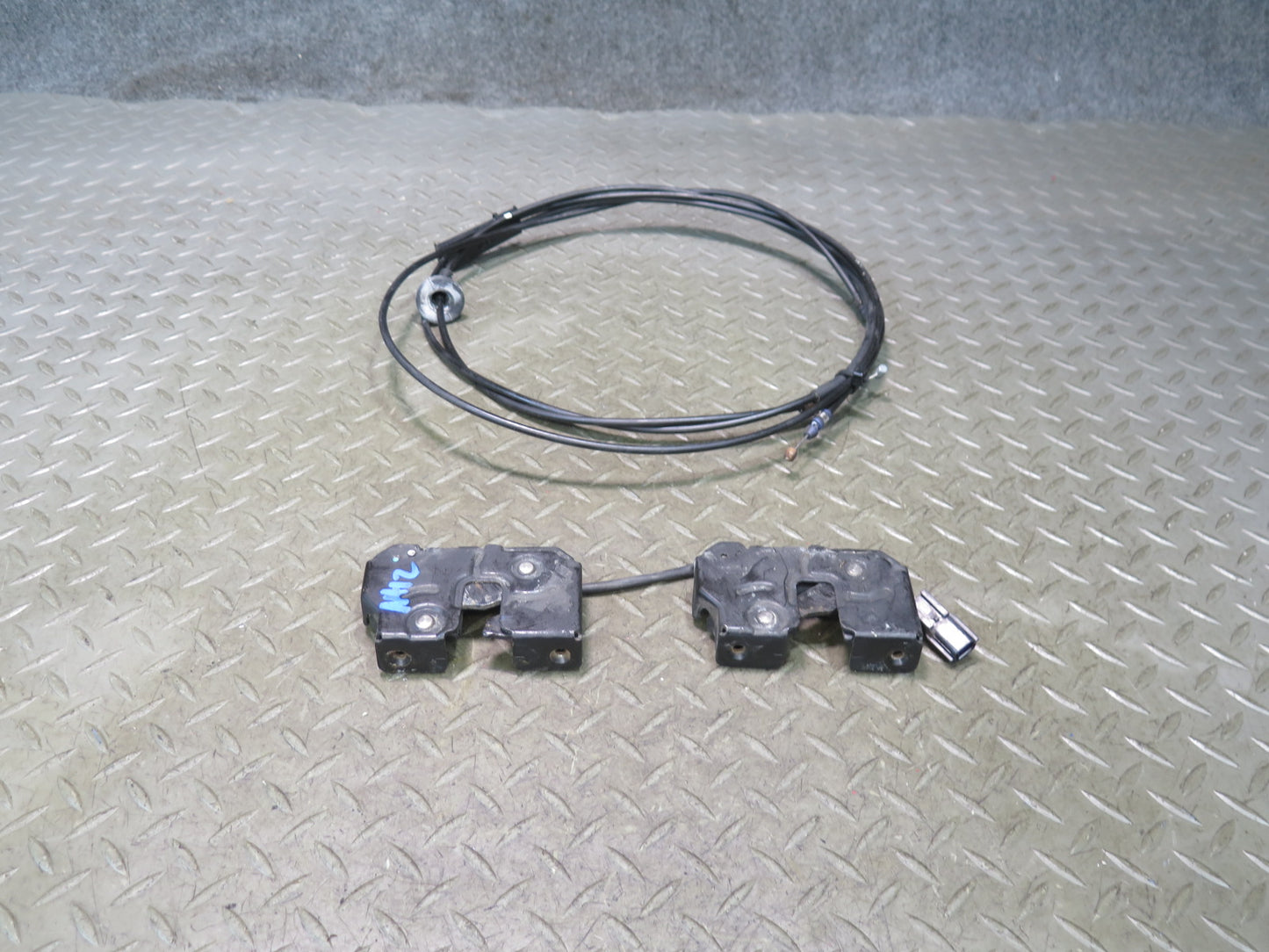 09-20 Nissan Z34 370Z Left & Right Hood Lock Latch w Release Cable Set Assy OEM