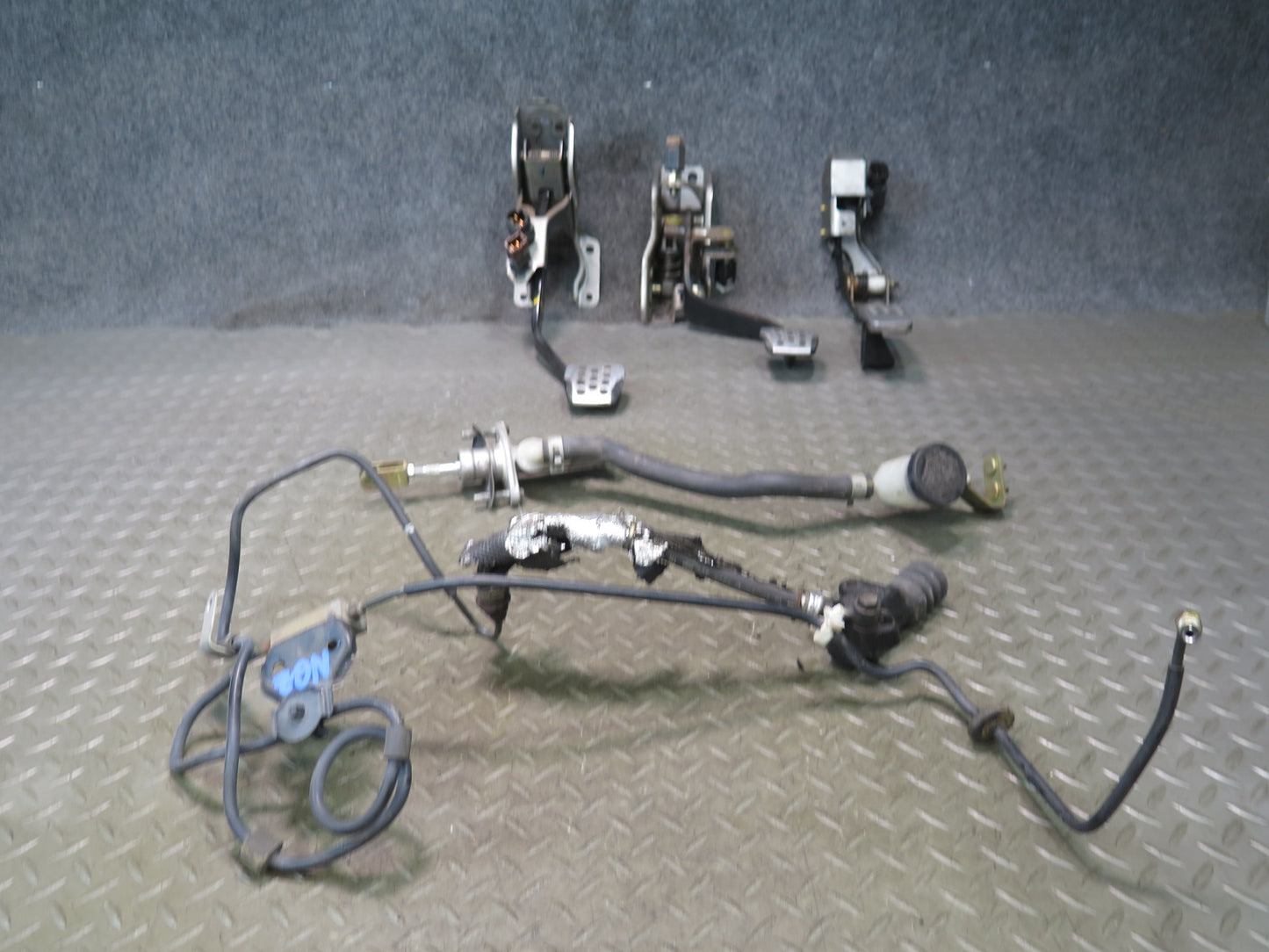 05-06 Nissan Z33 350Z Convert M/T Clutch Brake Gas Pedal Master Cylinder Set OEM