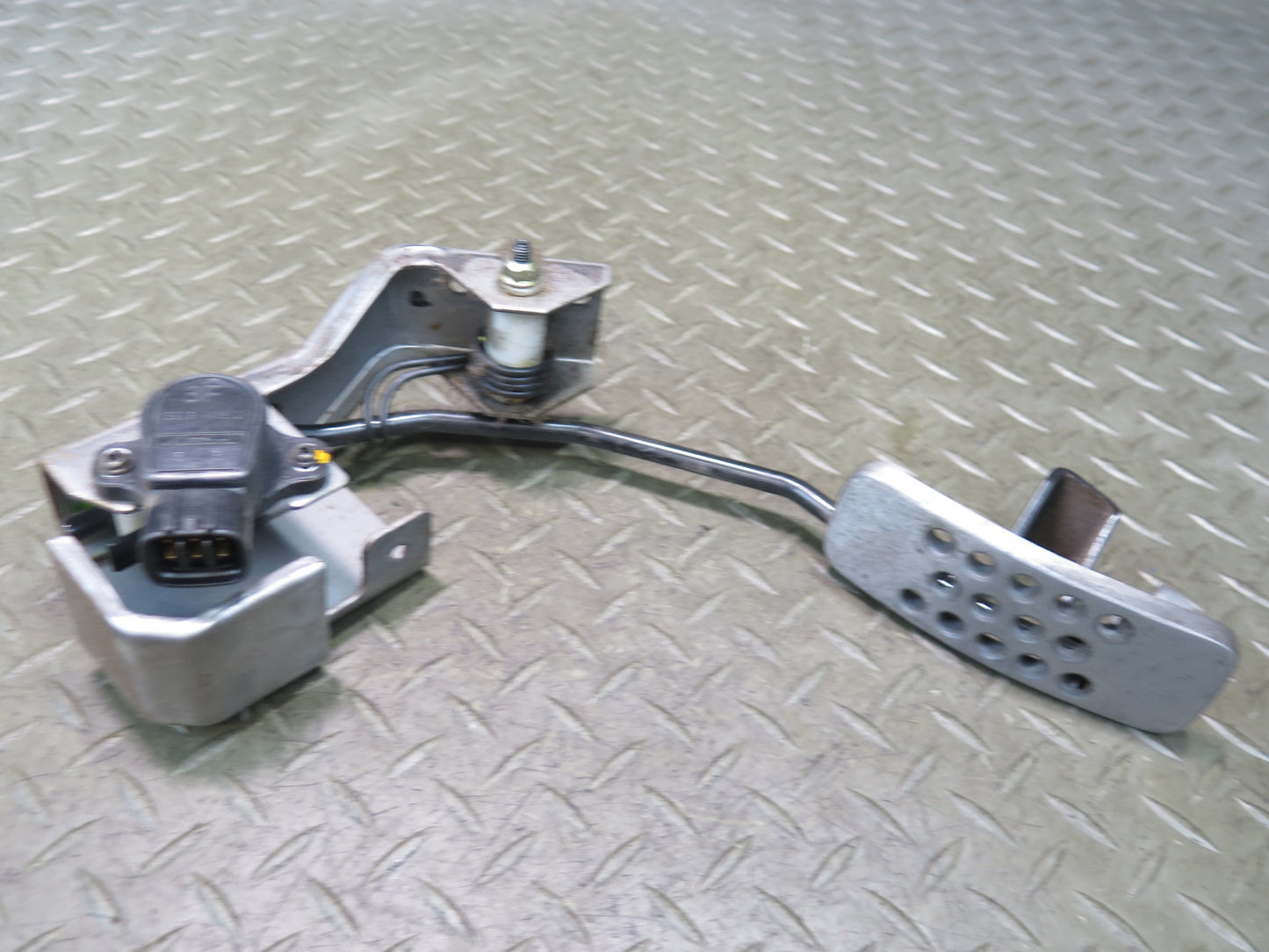 05-06 Nissan Z33 350Z Convert M/T Clutch Brake Gas Pedal Master Cylinder Set OEM