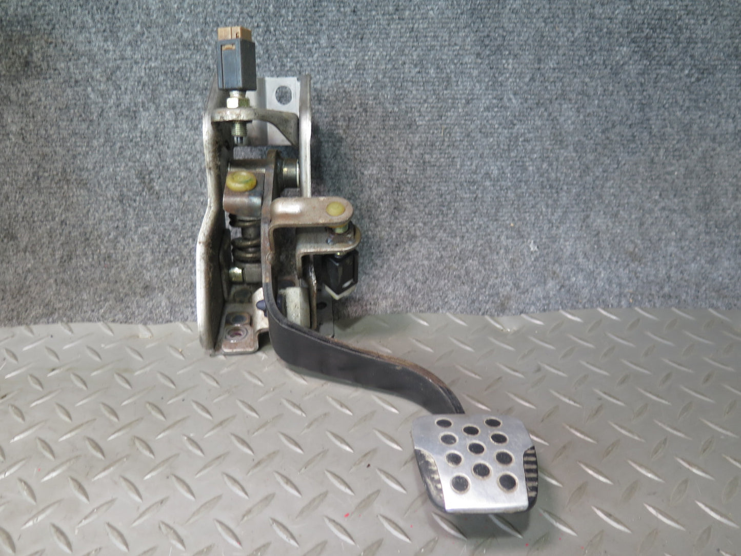 05-06 Nissan Z33 350Z Convert M/T Clutch Brake Gas Pedal Master Cylinder Set OEM