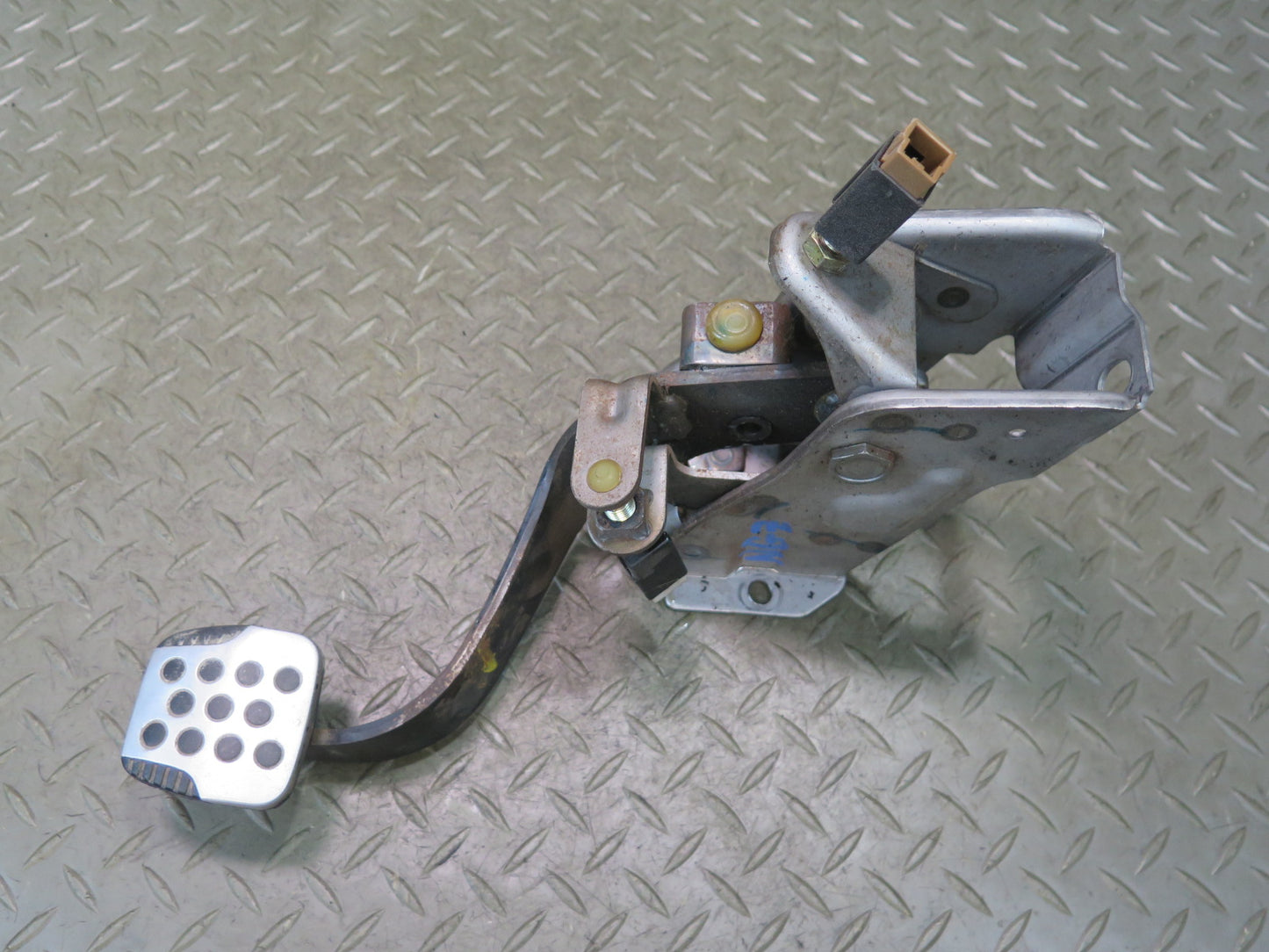 05-06 Nissan Z33 350Z Convert M/T Clutch Brake Gas Pedal Master Cylinder Set OEM