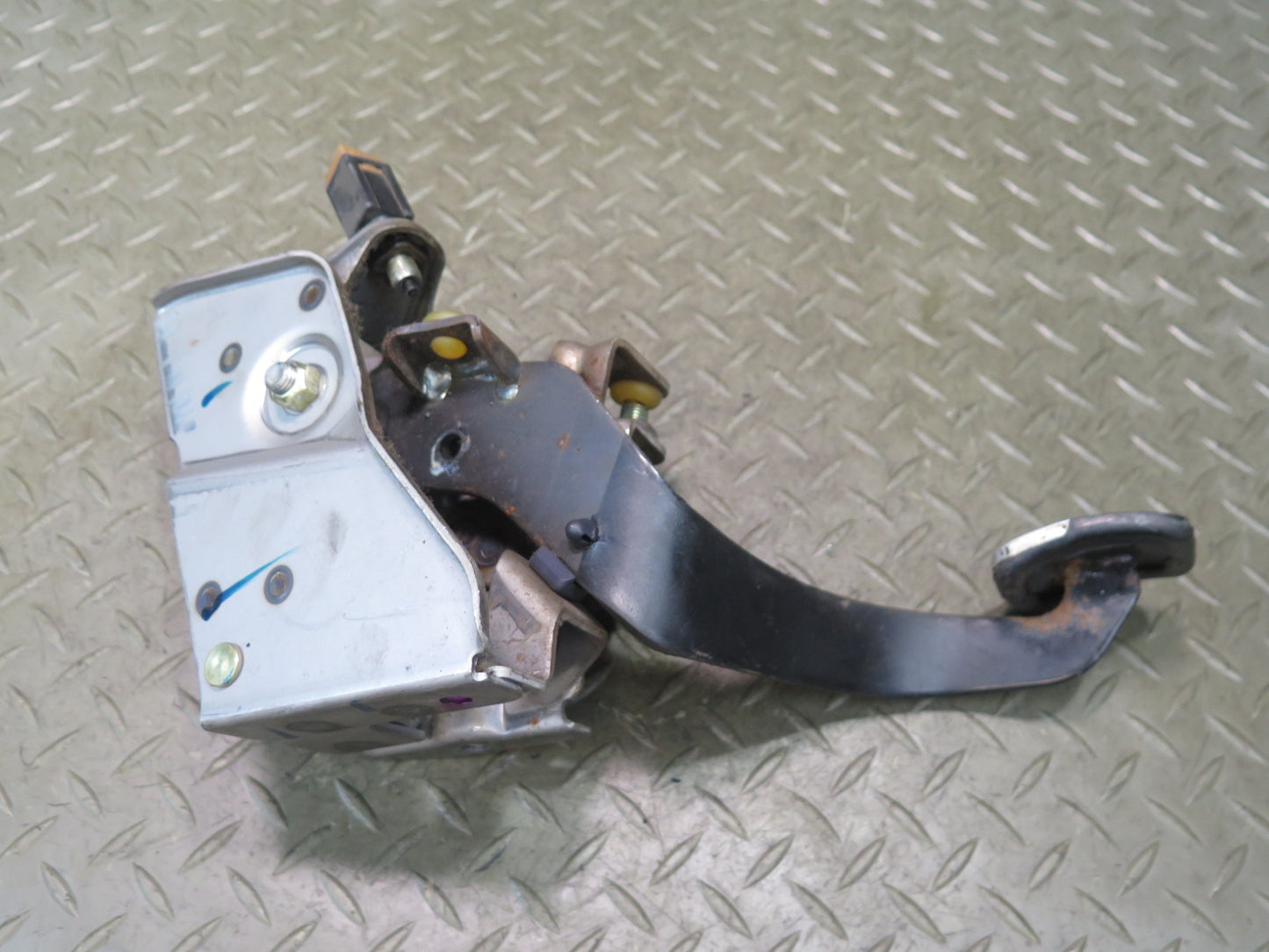 05-06 Nissan Z33 350Z Convert M/T Clutch Brake Gas Pedal Master Cylinder Set OEM