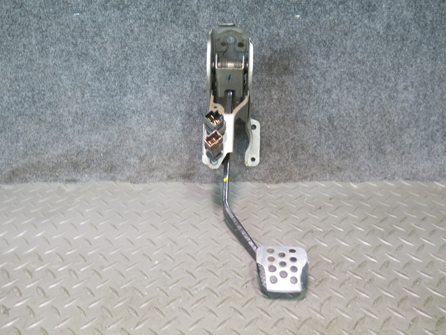 05-06 Nissan Z33 350Z Convert M/T Clutch Brake Gas Pedal Master Cylinder Set OEM