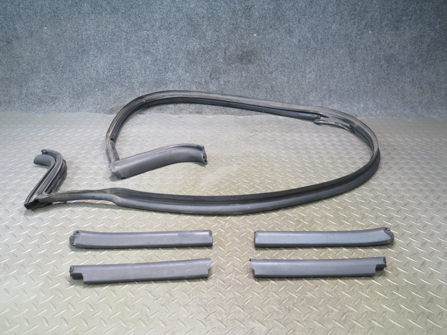 10-19 Nissan Z34 370Z Convertible TOP Roof Weatherstrip Rubber Seal Set Damaged