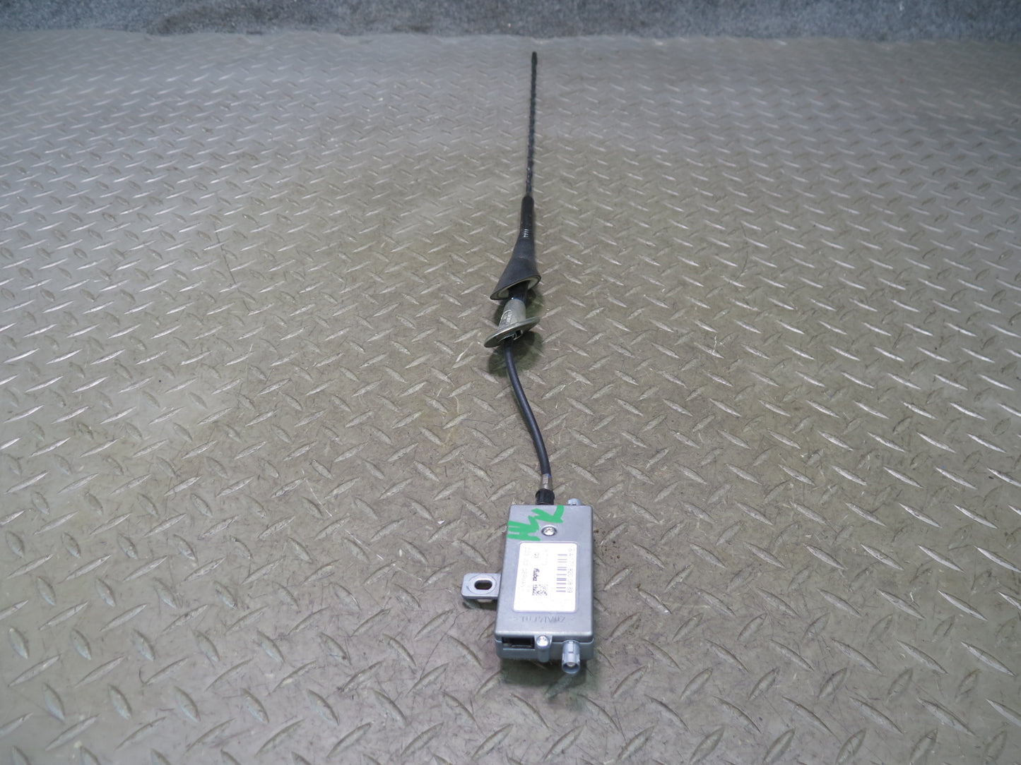 05-11 Mercedes R171 Slk-class Radio Antenna w Amplifier Module Assembly OEM