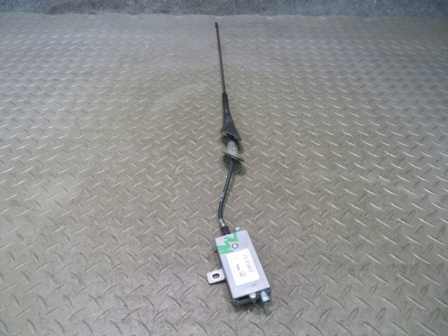 05-11 Mercedes R171 Slk-class Radio Antenna w Amplifier Module Assembly OEM