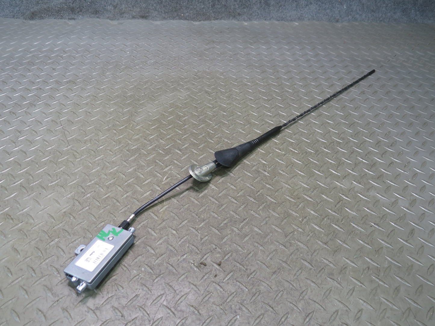 05-11 Mercedes R171 Slk-class Radio Antenna w Amplifier Module Assembly OEM