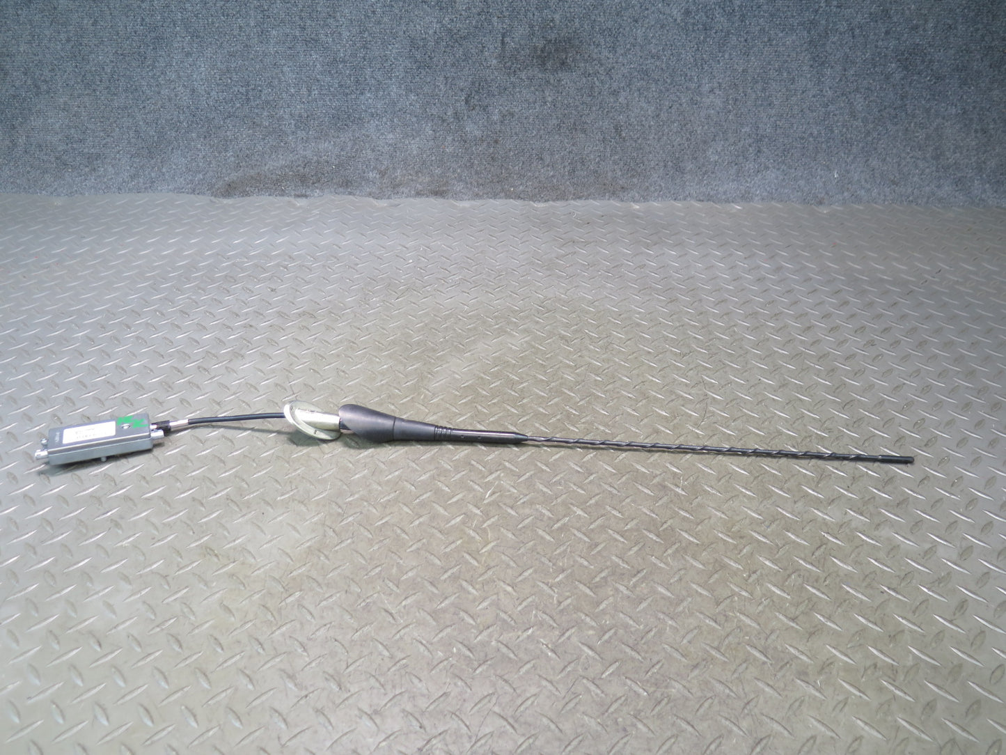 05-11 Mercedes R171 Slk-class Radio Antenna w Amplifier Module Assembly OEM