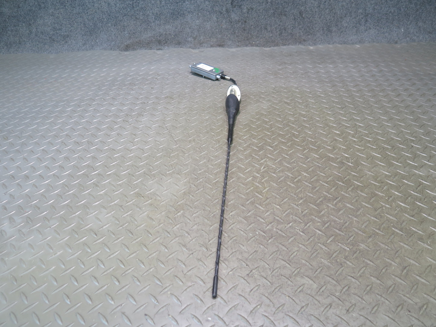 05-11 Mercedes R171 Slk-class Radio Antenna w Amplifier Module Assembly OEM