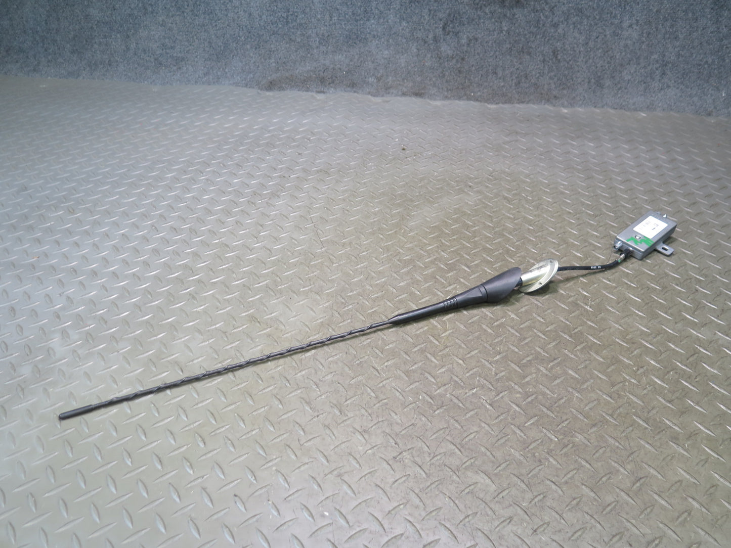 05-11 Mercedes R171 Slk-class Radio Antenna w Amplifier Module Assembly OEM