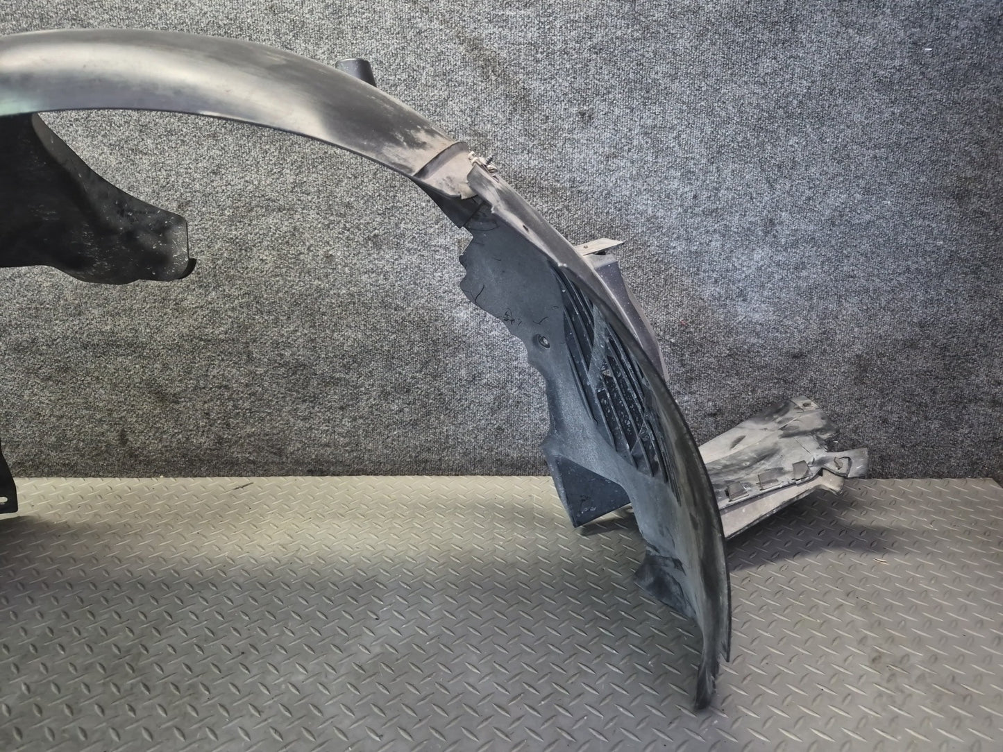 2005-2008 Porsche Boxster 987 Front Right Side Fender Liner Splash Shield