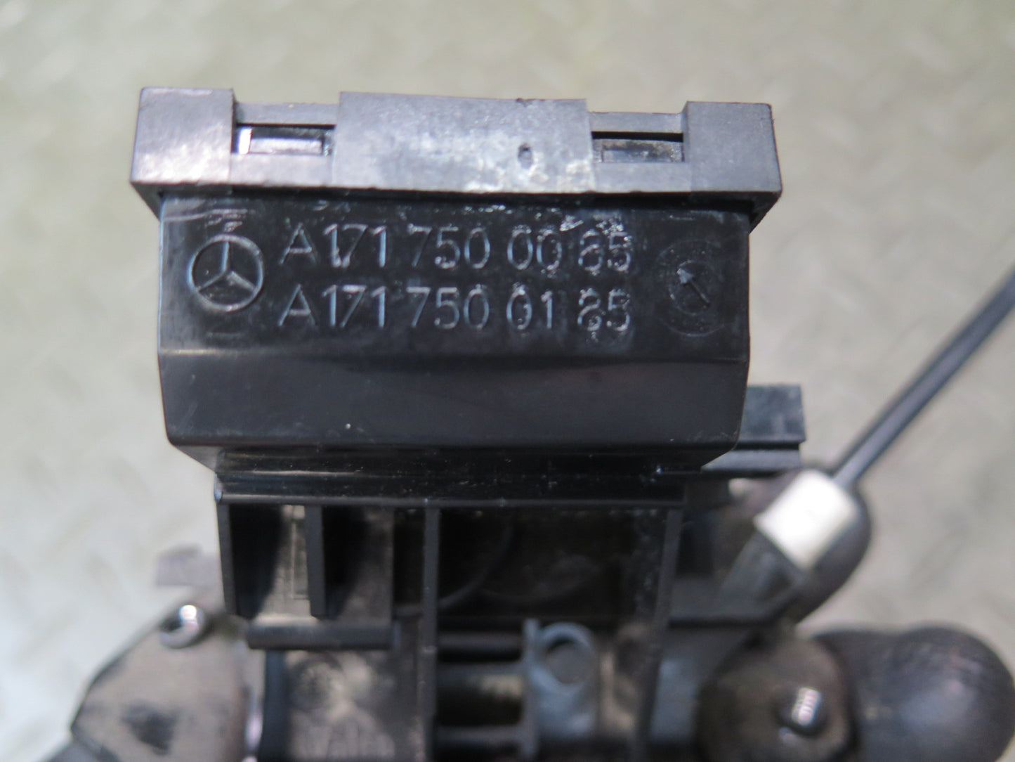 05-11 Mercedes R171 Slk-class Rear Trunk Lid Lock Latch Actuator 1717500085 OEM