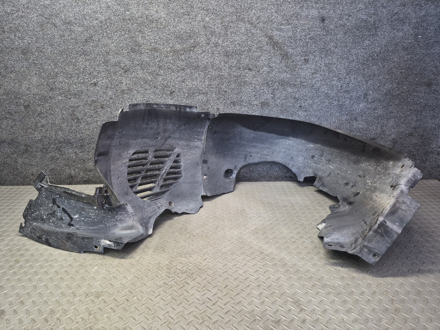 2005-2008 Porsche Boxster 987 Front Left Side Fender Liner Splash Shield Damaged