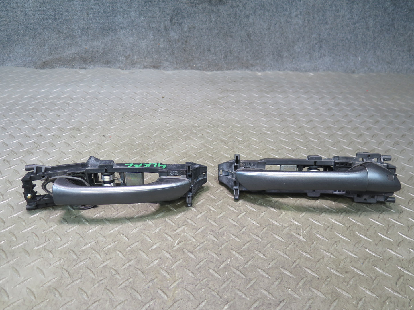 05-11 Mercedes R171 Slk-class Set of 2 Left & Right Door Exterior Handle OEM