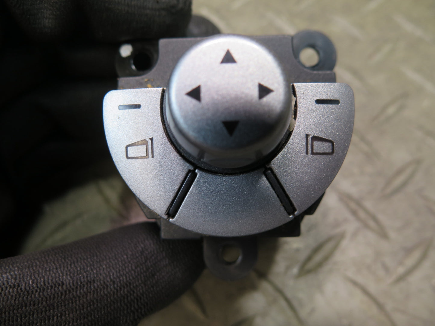 05-11 Mercedes R171 SLK Side View Mirror Adjust Control Switch 1718203310 OEM
