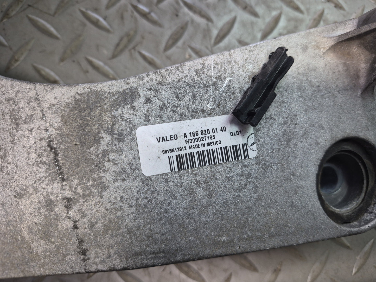 2012-2019 Mercedes X166 W166 ML GLE Front Wiper Transmission Linkage W/ Motor