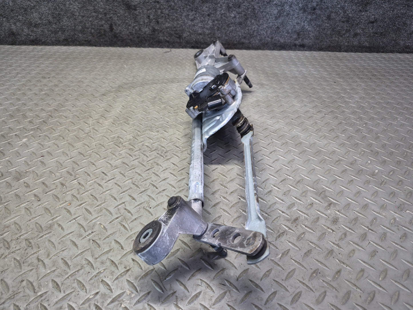 2012-2019 Mercedes X166 W166 ML GLE Front Wiper Transmission Linkage W/ Motor