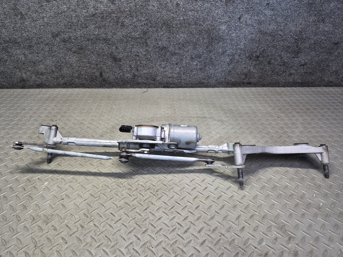 2012-2019 Mercedes X166 W166 ML GLE Front Wiper Transmission Linkage W/ Motor