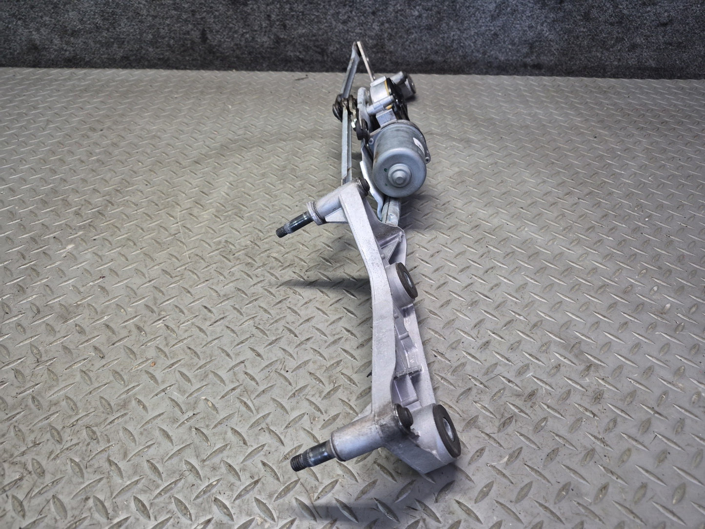 2012-2019 Mercedes X166 W166 ML GLE Front Wiper Transmission Linkage W/ Motor
