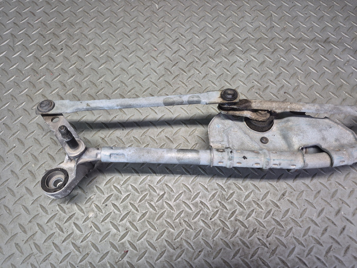 2012-2019 Mercedes X166 W166 ML GLE Front Wiper Transmission Linkage W/ Motor