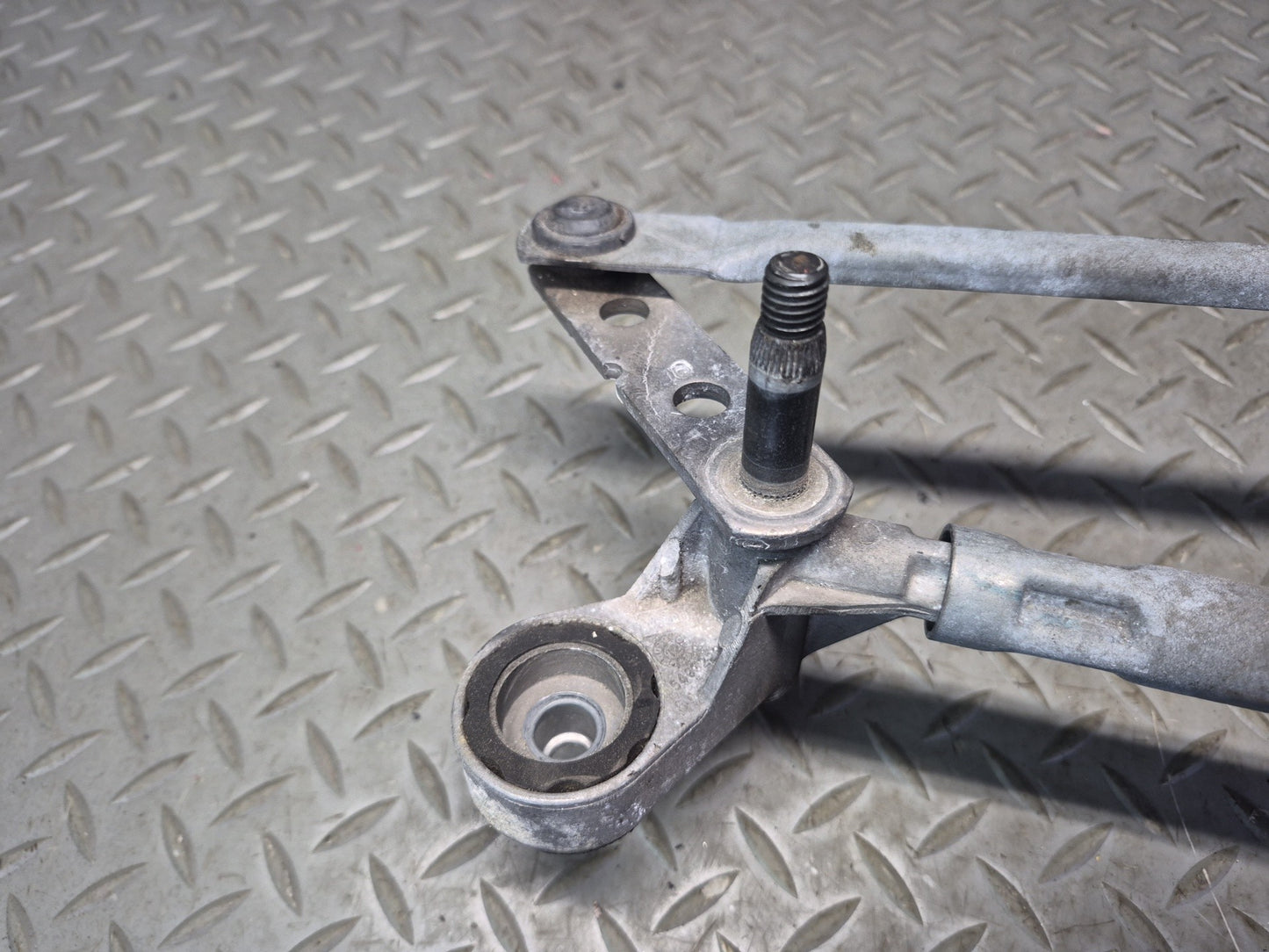 2012-2019 Mercedes X166 W166 ML GLE Front Wiper Transmission Linkage W/ Motor