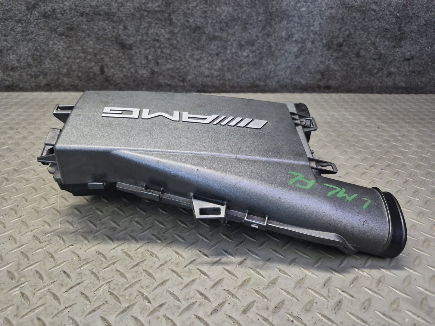2012-2015 Mercedes W166 ML63 AMG 5.5L Engine Left Air Cleaner Intake Box Housing