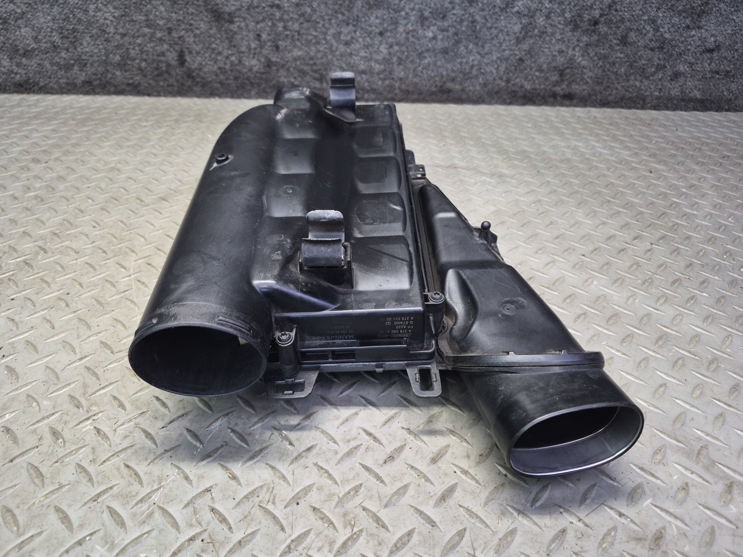 2012-2015 Mercedes W166 ML63 AMG 5.5L Engine Left Air Cleaner Intake Box Housing