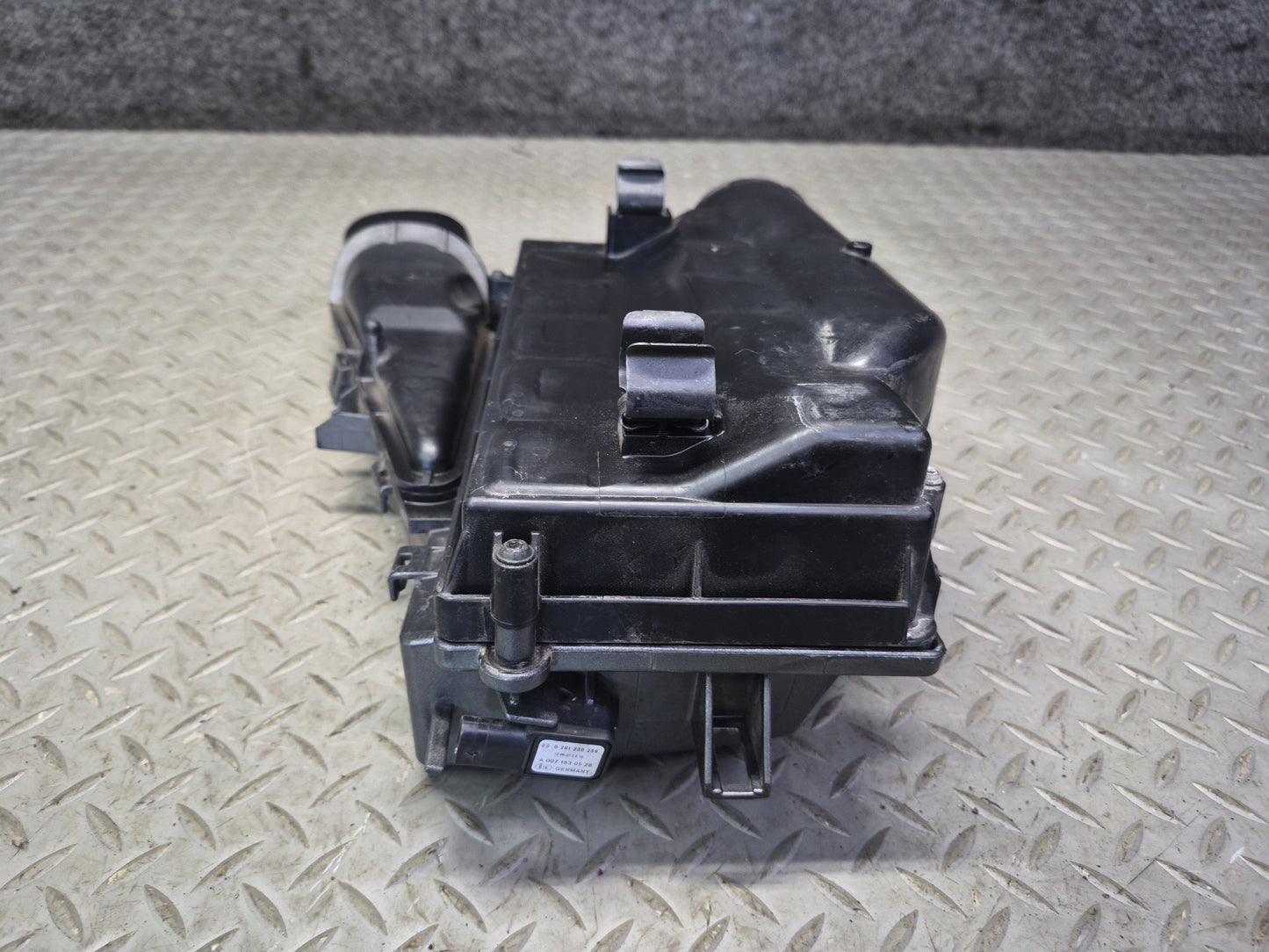 2012-2015 Mercedes W166 ML63 AMG 5.5L Engine Left Air Cleaner Intake Box Housing