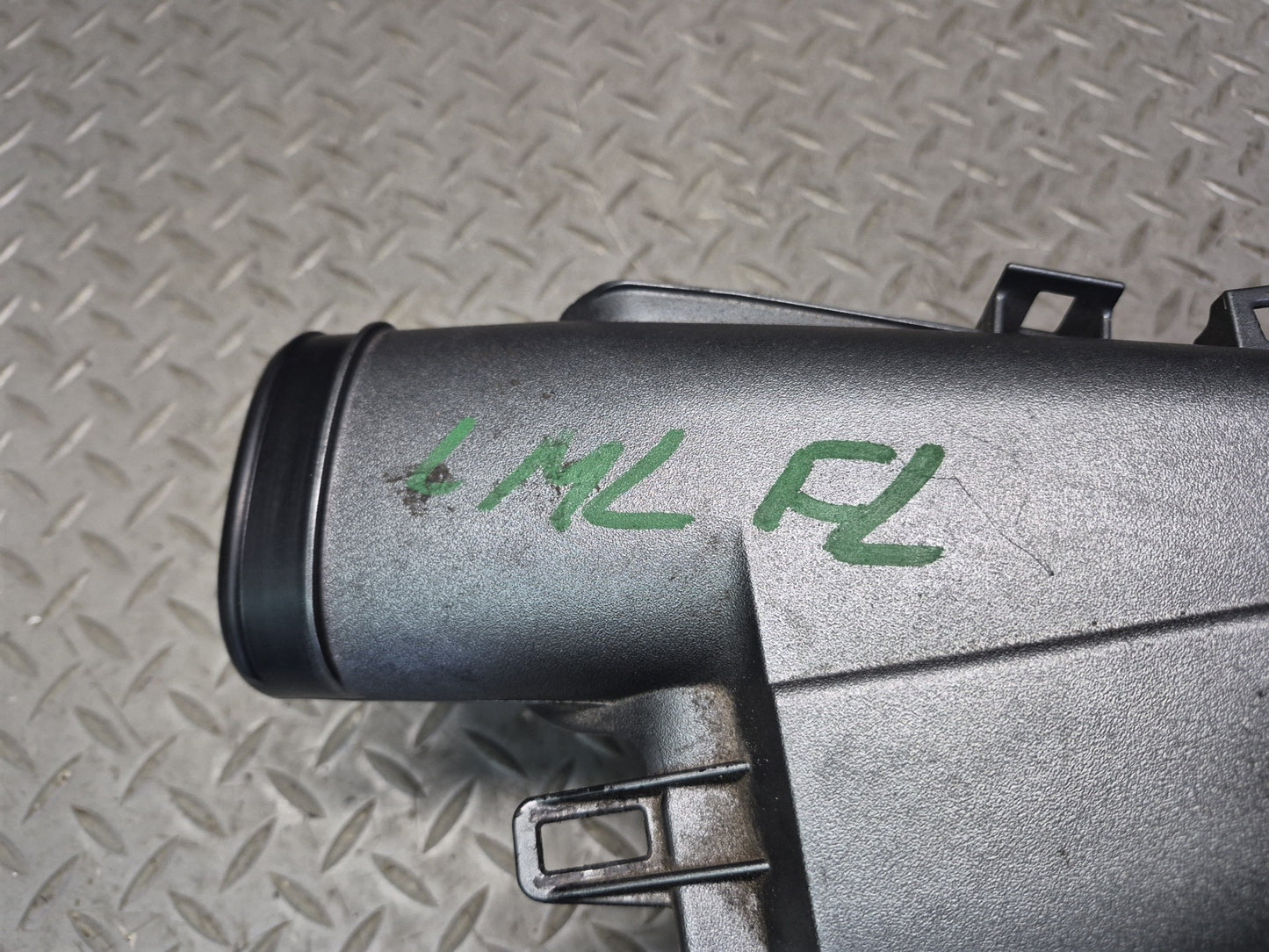 2012-2015 Mercedes W166 ML63 AMG 5.5L Engine Left Air Cleaner Intake Box Housing